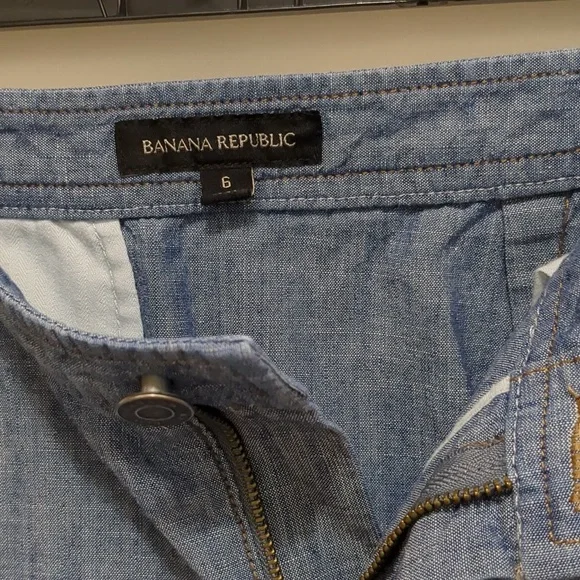 Banana Republic Blue Chambray Denim 100% Cotton Mini Skirt. Size 6 - Picture 3 of 4